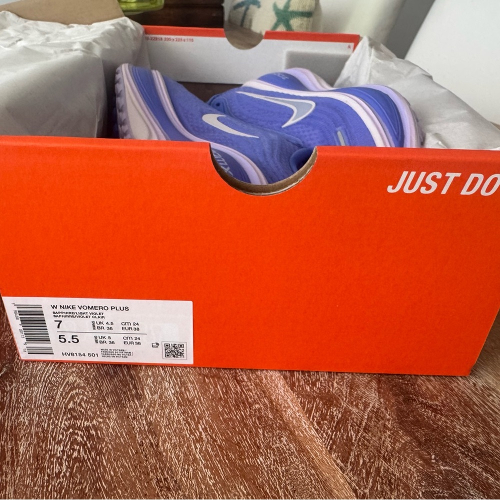 NWT Women’s Nike Vomero Plus 7 - Picture 7 of 8